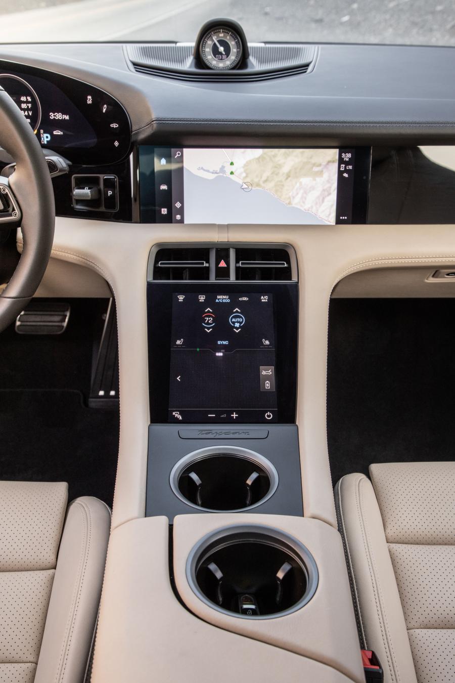 Детали интерьера Porsche Taycan Turbo 2019 года  (NA) (фото 13 из 14)